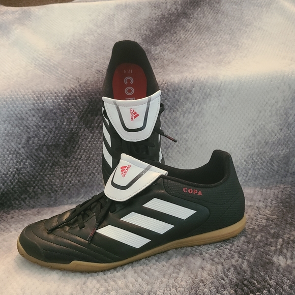 Adidas indoor soccer shoe - Picture 1 of 4